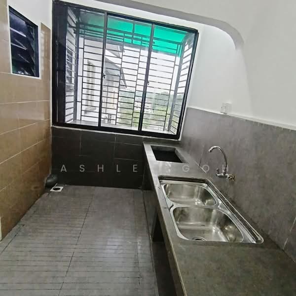 Rumah Flat untuk Dijual di Flat Taman Pelangi Indah - Ashley Goh - Kitchen - PropertyGuru.com.my