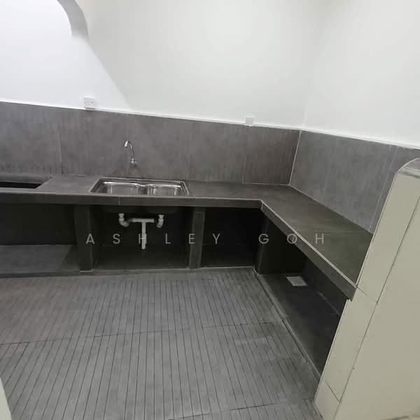 Rumah Flat untuk Dijual di Flat Taman Pelangi Indah - Ashley Goh - Kitchen - PropertyGuru.com.my