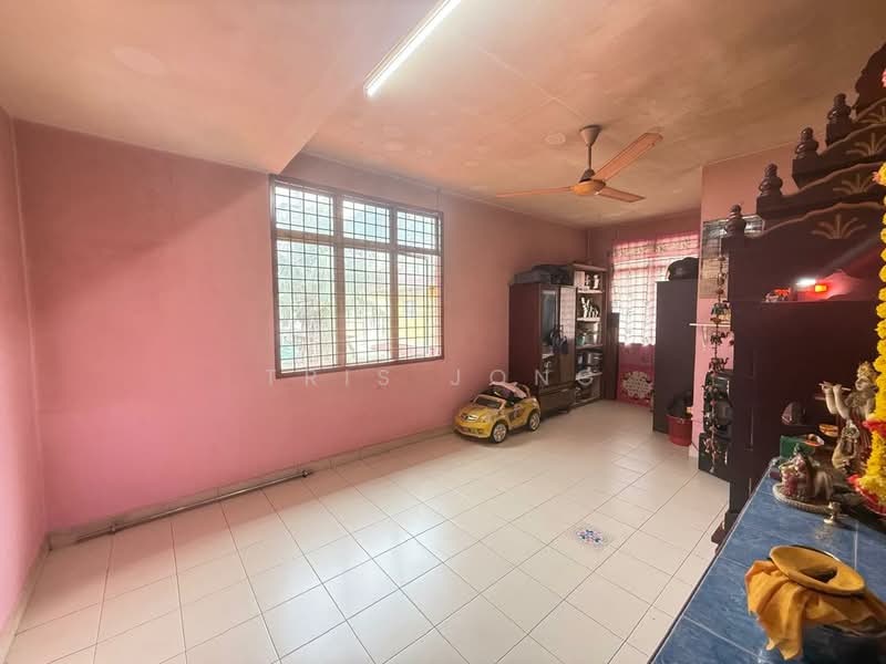 2-storey Terraced House for Sale in Batu Caves (Selangor) - Tris Jong - Living Room - PropertyGuru.com.my