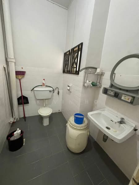 2-storey Terraced House for Sale in Bandar Baru Permas Jaya (Permas Jaya) - Kevin Ho - Bathroom - PropertyGuru.com.my