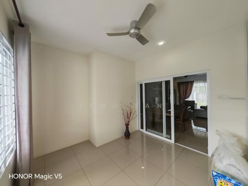 2-storey Terraced House for Rent in Kuching (Sarawak) - Jeno Tan - Living Room - PropertyGuru.com.my