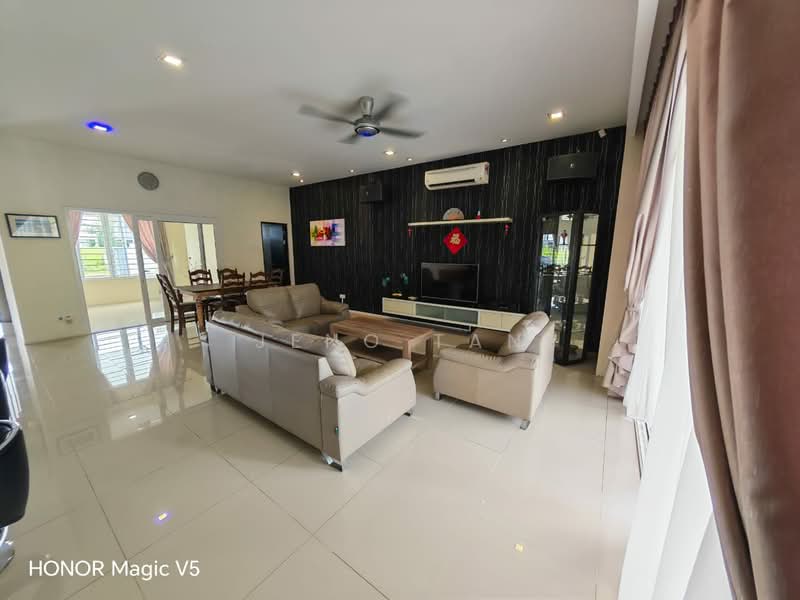 2-storey Terraced House for Rent in Kuching (Sarawak) - Jeno Tan - Living Room - PropertyGuru.com.my