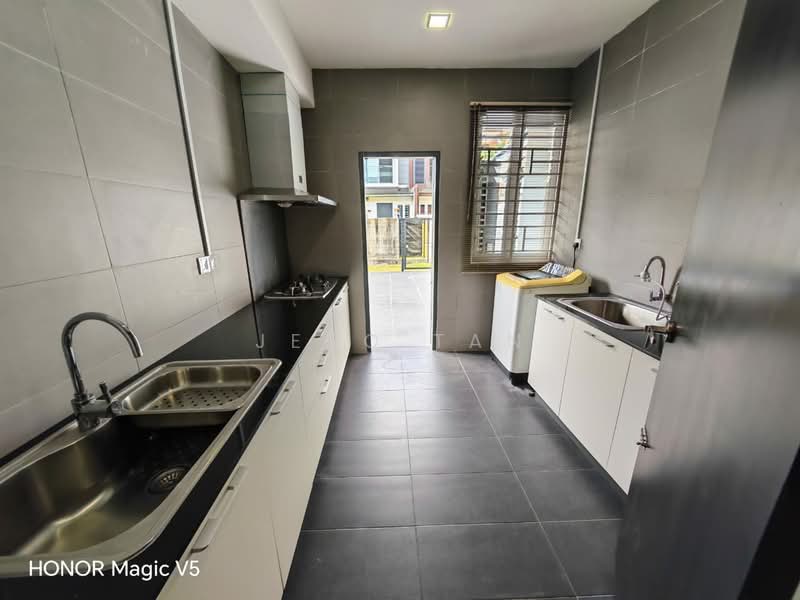 2-storey Terraced House for Rent in Kuching (Sarawak) - Jeno Tan - Kitchen - PropertyGuru.com.my