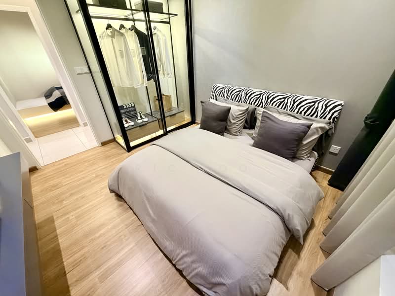 Service Residence for Sale at THE ATERA - Ric Foo - Master Bedroom with Wardrobe - PropertyGuru.com.my