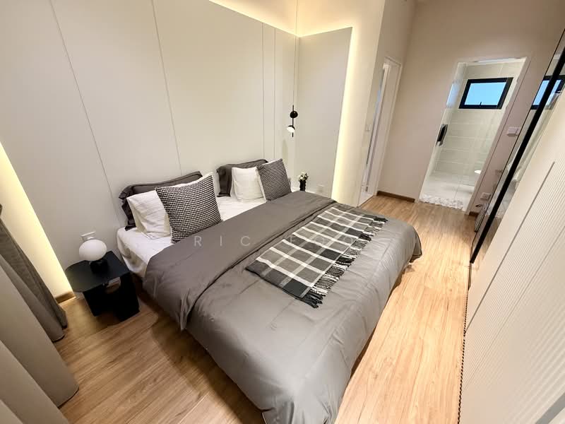Service Residence for Sale at THE ATERA - Ric Foo - Bedroom with Ensuite Access - PropertyGuru.com.my