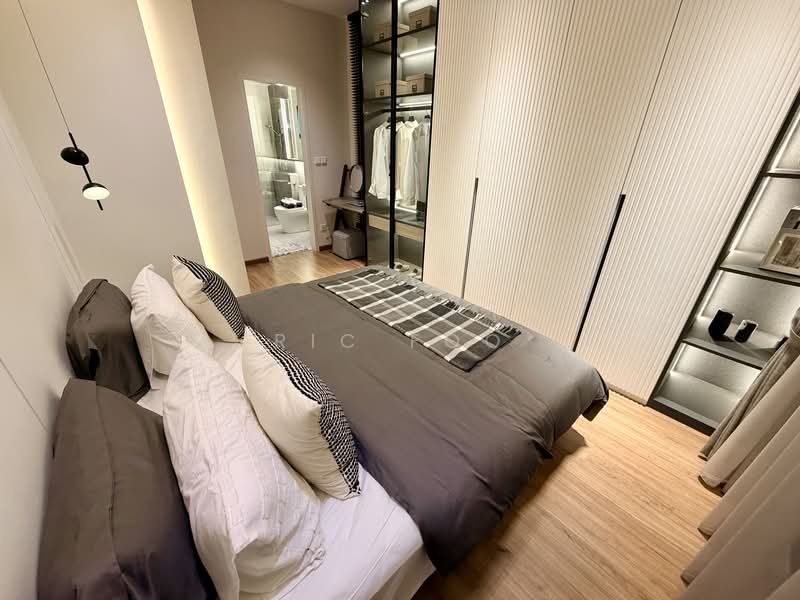 Service Residence for Sale at THE ATERA - Ric Foo - Cozy Bedroom with Wardrobe Space - PropertyGuru.com.my
