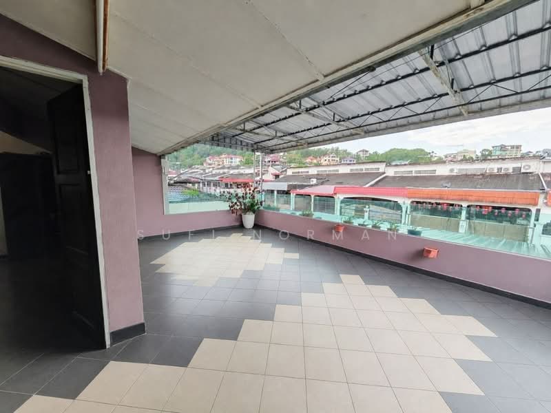 Rumah Teres 2 Tingkat untuk Dijual di Taman Soga (Batu Pahat) - Sufi Norman - Balcony - PropertyGuru.com.my