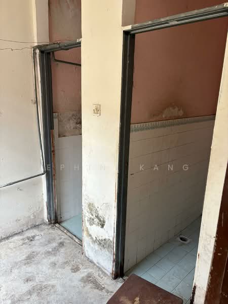 Shop / Office for Rent in Bandar Country Homes (Rawang) - Sephine Kang - Bathroom - PropertyGuru.com.my