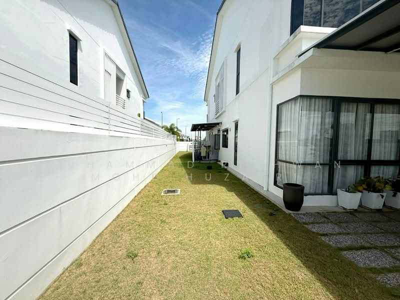 Semi-Detached House for Sale in Cyberjaya (Selangor) - Muhammad Ridhwan Mohd Huzairi - Exterior - PropertyGuru.com.my