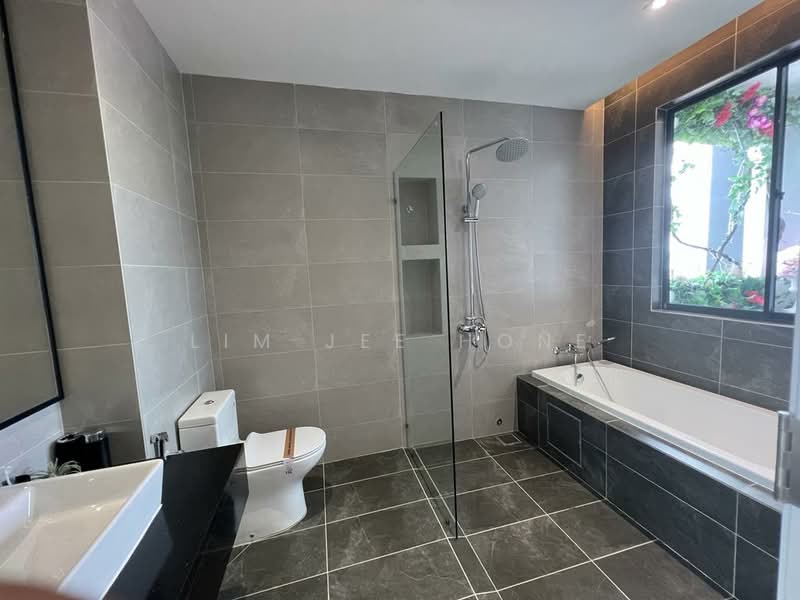 Rumah Berkembar untuk Dijual di Cyberjaya (Selangor) - Lim Jee Hone - Bathroom - PropertyGuru.com.my