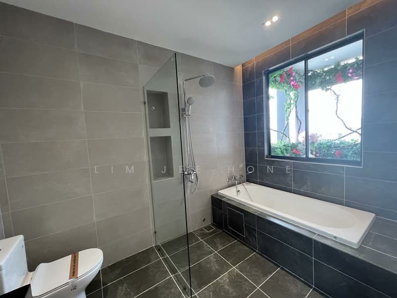 Rumah Berkembar untuk Dijual di Cyberjaya (Selangor) - Lim Jee Hone - Bathroom - PropertyGuru.com.my