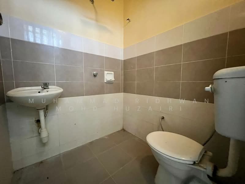 Rumah Teres 2 Tingkat untuk Dijual di Bandar Baru Enstek (Bandar Enstek) - Muhammad Ridhwan Mohd Huzairi - Bathroom - PropertyGuru.com.my