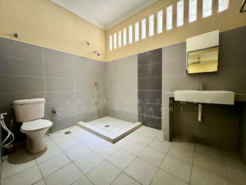 Rumah Teres 2 Tingkat untuk Dijual di Bandar Baru Enstek (Bandar Enstek) - Muhammad Ridhwan Mohd Huzairi - Bathroom - PropertyGuru.com.my