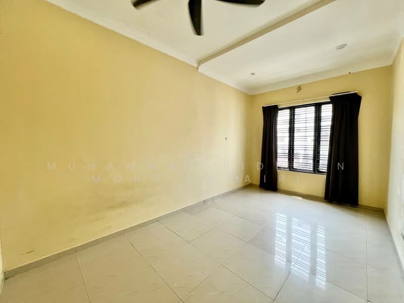 Rumah Teres 2 Tingkat untuk Dijual di Bandar Baru Enstek (Bandar Enstek) - Muhammad Ridhwan Mohd Huzairi - Living Room - PropertyGuru.com.my