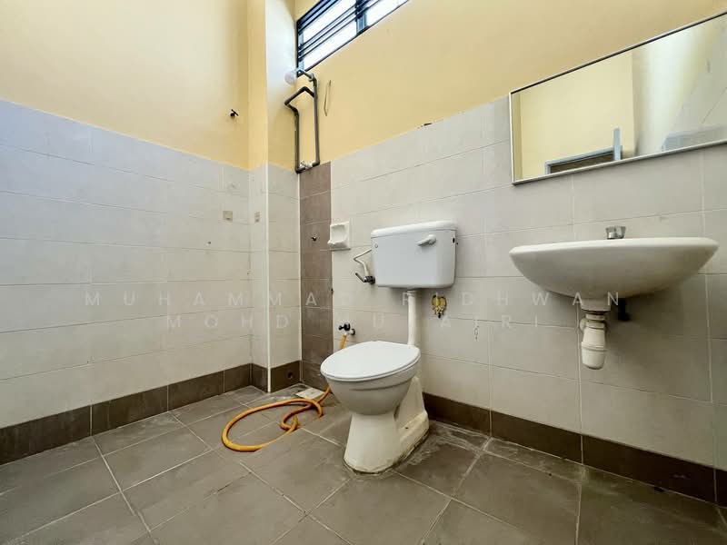 Rumah Teres 2 Tingkat untuk Dijual di Bandar Baru Enstek (Bandar Enstek) - Muhammad Ridhwan Mohd Huzairi - Bathroom - PropertyGuru.com.my