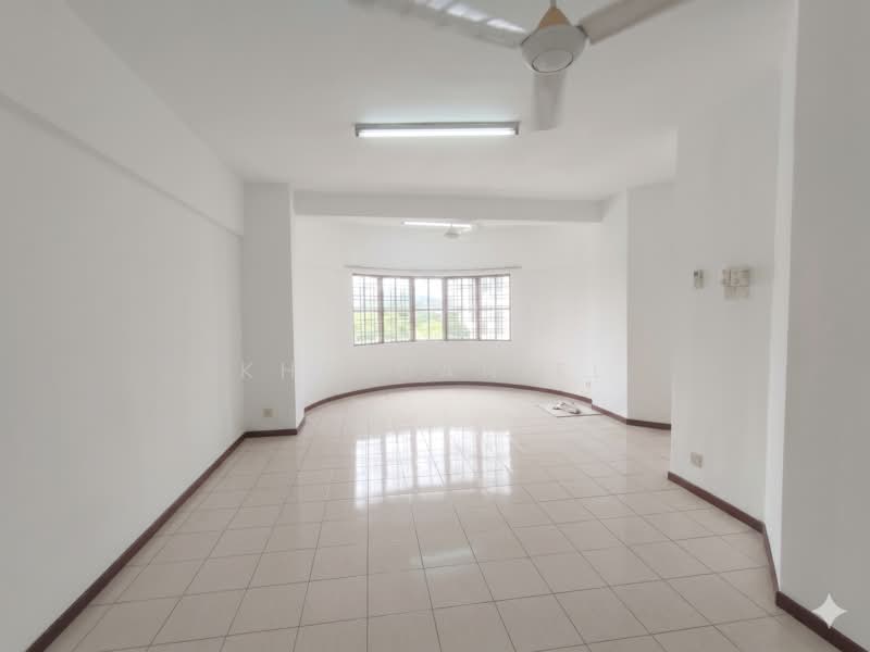 Kondominium untuk Dijual di Regency Condominium - Kho Daniel - Living Room - PropertyGuru.com.my