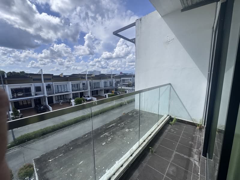3-storey Terraced House for Sale in Rawang (Selangor) - Zann Fauzan - PropertyGuru.com.my