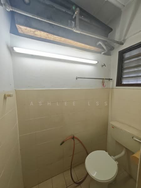 Rumah Flat untuk Disewa di Flat Taman Bukit Angkasa - Ashlee LSS - Bathroom - PropertyGuru.com.my