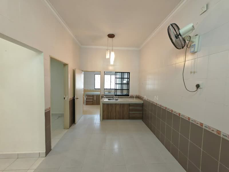 Rumah Teres 2 Tingkat untuk Dijual di Bandar Tun Hussein Onn (Cheras) - Vivian Tan - Dry Kitchen - PropertyGuru.com.my