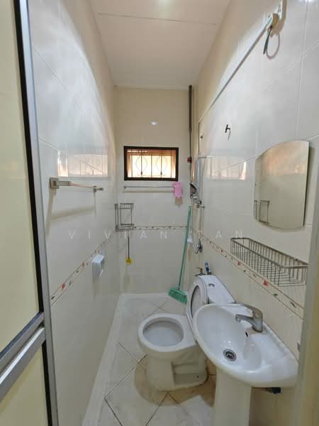 Rumah Teres 2 Tingkat untuk Dijual di Bandar Tun Hussein Onn (Cheras) - Vivian Tan - Bathroom - PropertyGuru.com.my