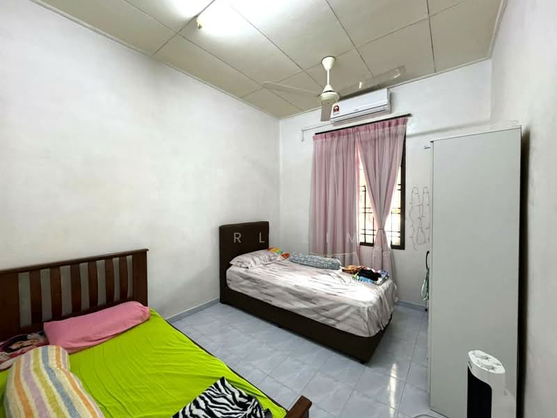 1-storey Terraced House for Sale in Taman Setia Indah (Tebrau) - Karl Lim - Bedroom - PropertyGuru.com.my