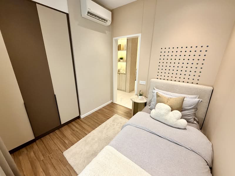 Service Residence for Sale at The Aldenz - Ric Foo - Bedroom Wardrobe & Bed Area - PropertyGuru.com.my