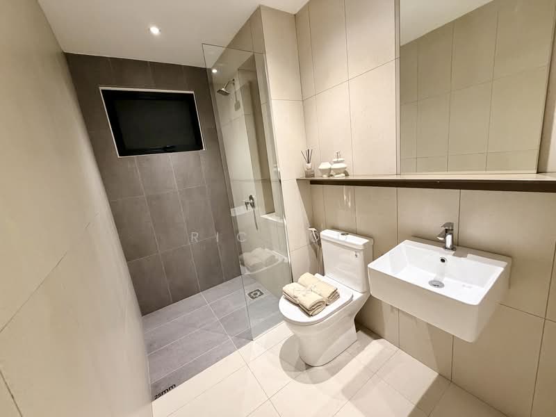 Service Residence for Sale at The Aldenz - Ric Foo - Bathroom Full View - PropertyGuru.com.my