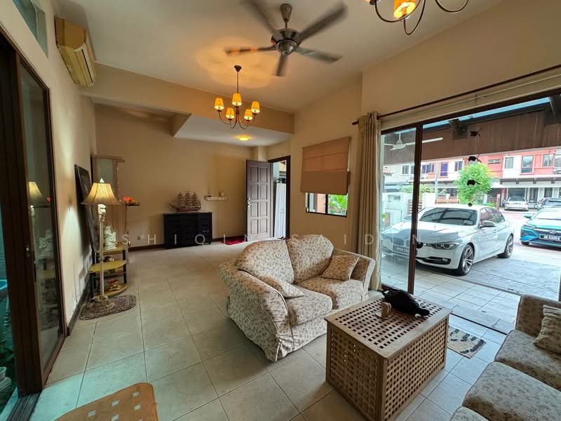 Rumah Teres 2 Tingkat untuk Dijual di Bukit Jelutong (Shah Alam) - Shiqin Saidin - Living Room - PropertyGuru.com.my