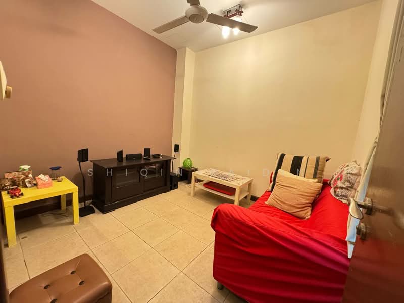 Rumah Teres 2 Tingkat untuk Dijual di Bukit Jelutong (Shah Alam) - Shiqin Saidin - Living Room - PropertyGuru.com.my