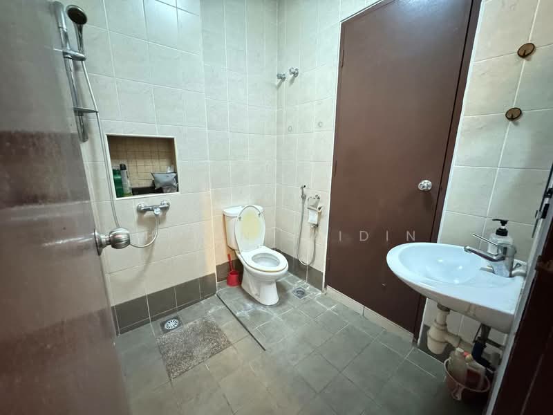 Rumah Teres 2 Tingkat untuk Dijual di Bukit Jelutong (Shah Alam) - Shiqin Saidin - Bathroom - PropertyGuru.com.my