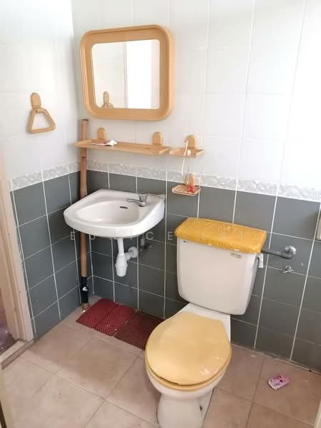 Rumah Teres untuk Disewa di Bukit Rahman Putra (Sungai Buloh) - Eunice Lai - Bathroom - PropertyGuru.com.my