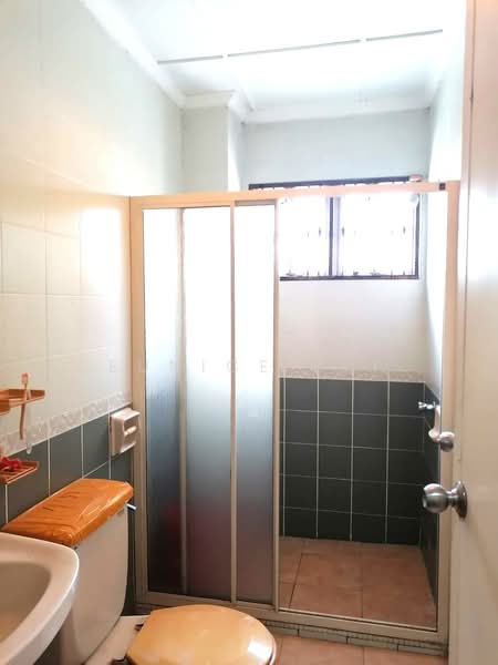 Rumah Teres untuk Disewa di Bukit Rahman Putra (Sungai Buloh) - Eunice Lai - Bathroom - PropertyGuru.com.my