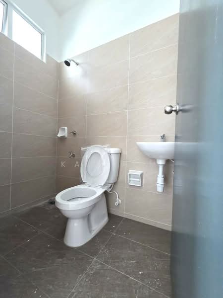 2-storey Terraced House for Sale in Bandar Dato Onn (Tebrau) - Karl Lim - Bathroom - PropertyGuru.com.my
