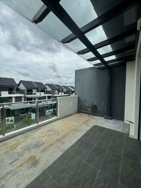 2.5-storey Terraced House for Sale in Puchong Perdana (Selangor) - Grace Lai - Balcony - PropertyGuru.com.my