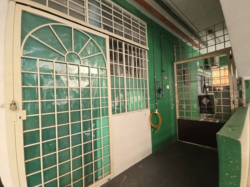 Apartment for Sale at Pangsapuri Seri Proton - Danial Mohd Zaki - Exterior - PropertyGuru.com.my