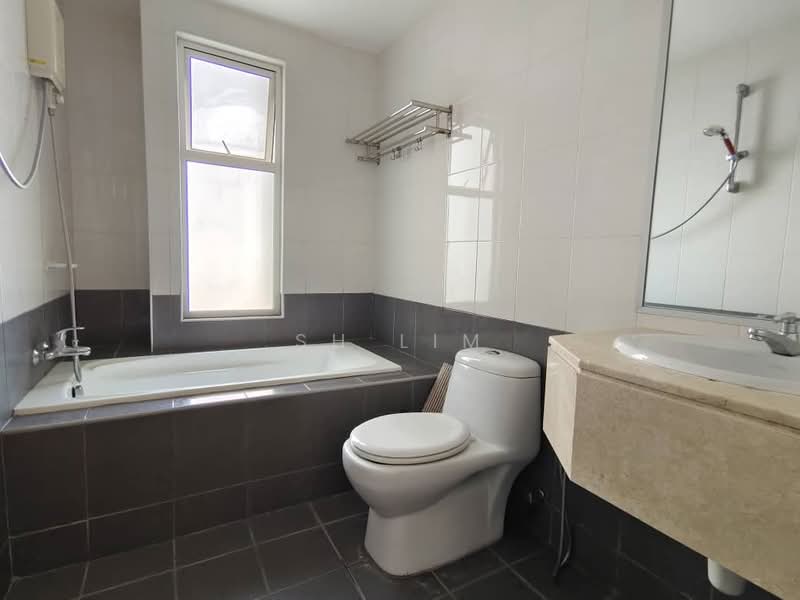 Servis Apartment untuk Disewa di Birch Regency @ Penang Times Square - SH Lim - Bathroom - PropertyGuru.com.my