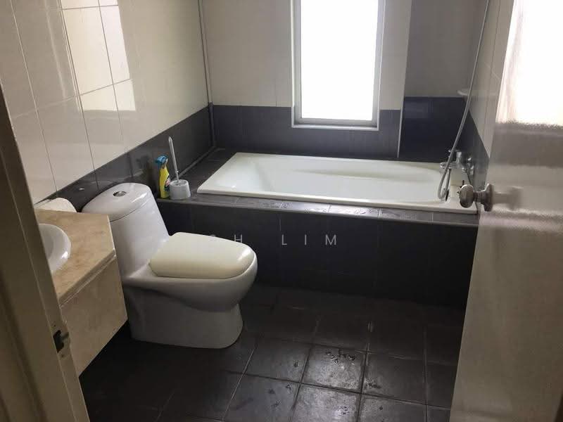 Kediaman Servis untuk Disewa di Birch Regency @ Penang Times Square - SH Lim - Bathroom - PropertyGuru.com.my