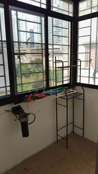 Pangsapuri untuk Dijual di Pangsapuri Bayu Suria (Summerfields Apartments) - Jacksley Wong - Balcony - PropertyGuru.com.my