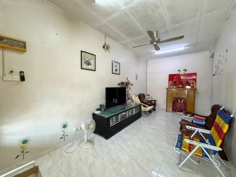 1-storey Terraced House for Sale in Johor Bahru (Johor) - Dylan Tan - Living Room - PropertyGuru.com.my