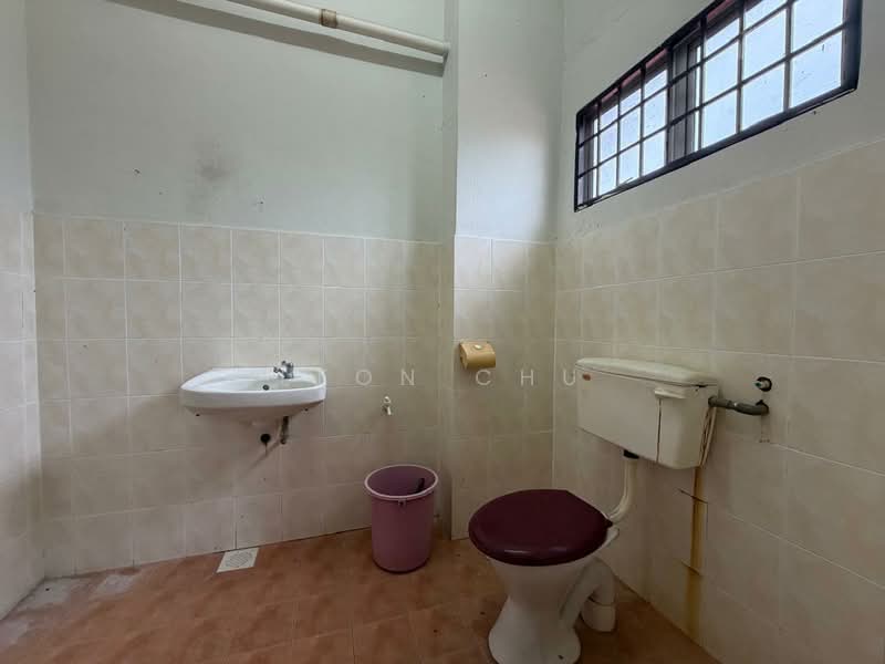 2-storey Terraced House for Sale in Taman Delima (Banting) - Leon Chu - Bathroom - PropertyGuru.com.my