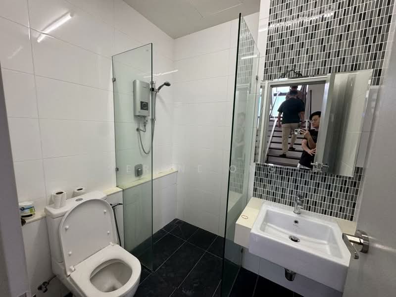 Servis Apartment untuk Disewa di Residential Suites @ HighPark - Serene Ong - Bathroom - PropertyGuru.com.my