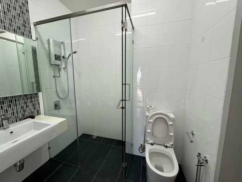 Servis Apartment untuk Disewa di Residential Suites @ HighPark - Serene Ong - Bathroom - PropertyGuru.com.my