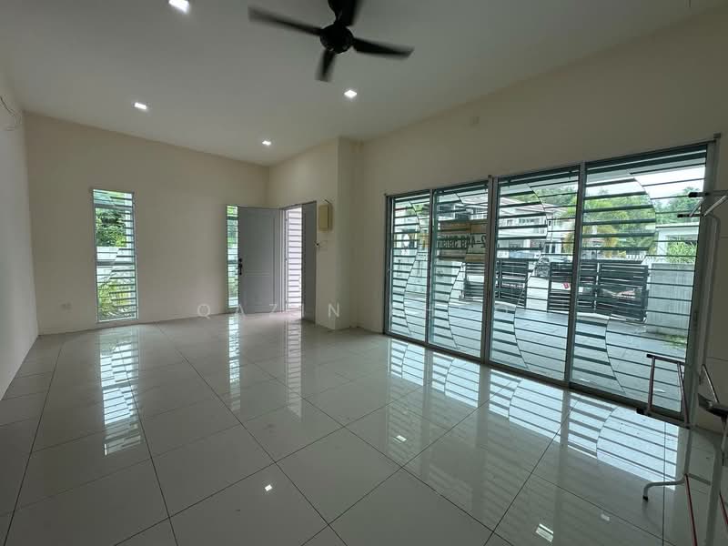2-storey Terraced House for Sale in Lahat (Perak) - Qazin Khoo - Living Room - PropertyGuru.com.my