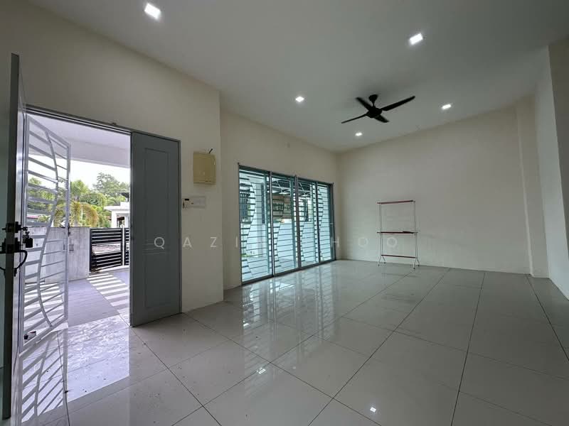 2-storey Terraced House for Sale in Lahat (Perak) - Qazin Khoo - Living Room - PropertyGuru.com.my