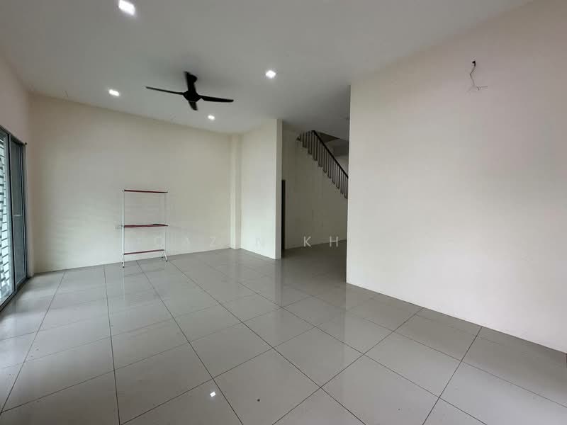 2-storey Terraced House for Sale in Lahat (Perak) - Qazin Khoo - Living Room - PropertyGuru.com.my
