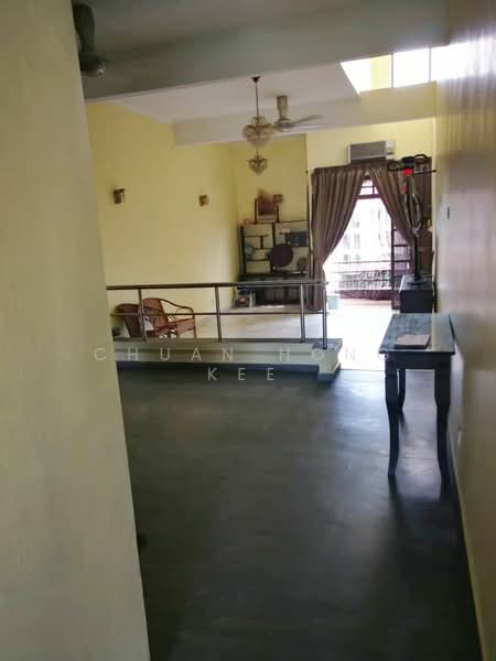 Pangsapuri untuk Dijual di Frinza Court - Chuan Hong Kee - Living Room - PropertyGuru.com.my