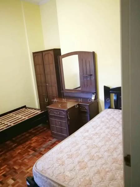 Pangsapuri untuk Dijual di Frinza Court - Chuan Hong Kee - Bedroom - PropertyGuru.com.my