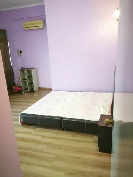 Pangsapuri untuk Dijual di Frinza Court - Chuan Hong Kee - Bedroom - PropertyGuru.com.my