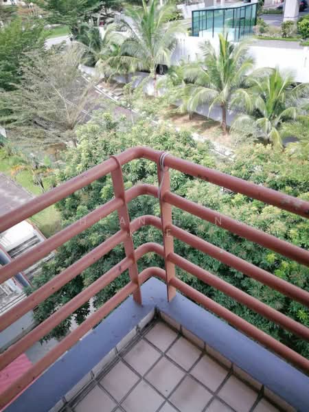 Pangsapuri untuk Dijual di Frinza Court - Chuan Hong Kee - Balcony - PropertyGuru.com.my