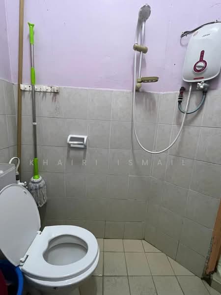 Rumah Teres 1 Tingkat untuk Dijual di Kluang (Johor) - Khairi Ismail - Bathroom - PropertyGuru.com.my